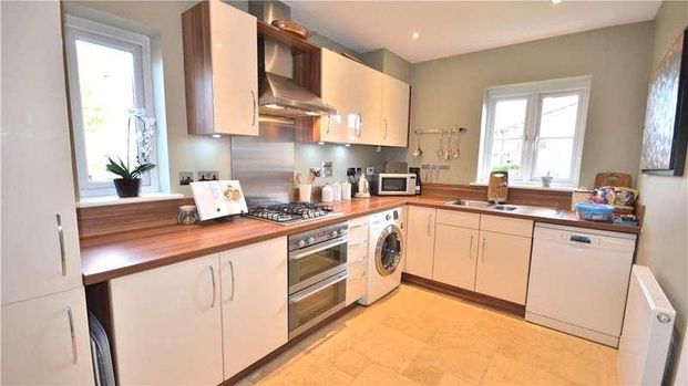 Swift Fields, Bracknell, RG12 - Photo 1