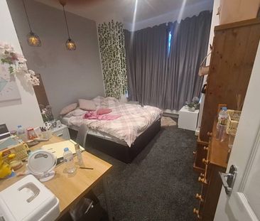 6 Bed - 72 Royal Park Avenue, Hyde Park, Leeds - LS6 1EY - Student - Photo 5