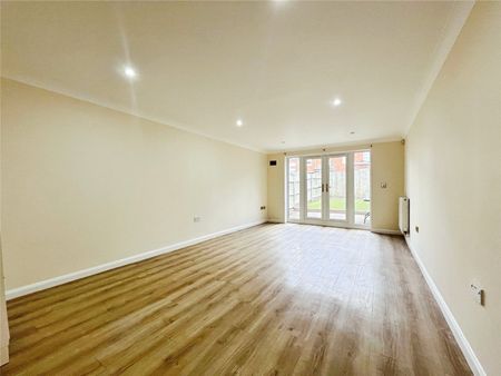 Earls Mead, Jubilee Road, Reading, Berkshire, RG6 - Photo 2