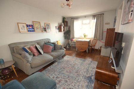 3 bedroom maisonette to rent - Photo 2