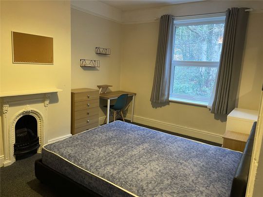 3 Woodthorpe Terrace, Huddersfield, HD1 - Photo 1