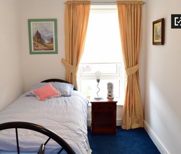 Room to rent in 4-bedroom house in Balgriffin, Dublin - Photo 3