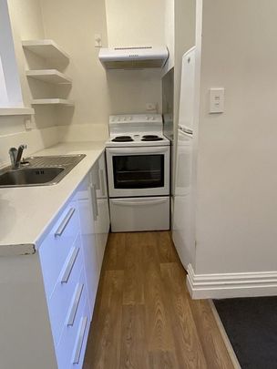 Chic 2BR Te Aro Flat w/ Courtyard! - Photo 1