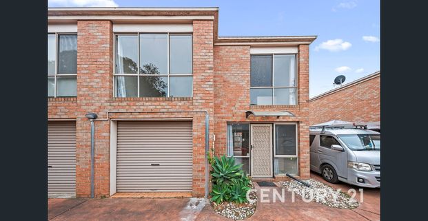 Spacious 3-Bedroom Living - Photo 1