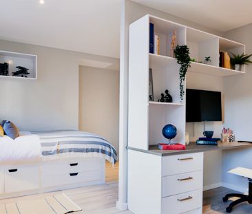 Classic 3-4 Bed Apartment - Photo 4