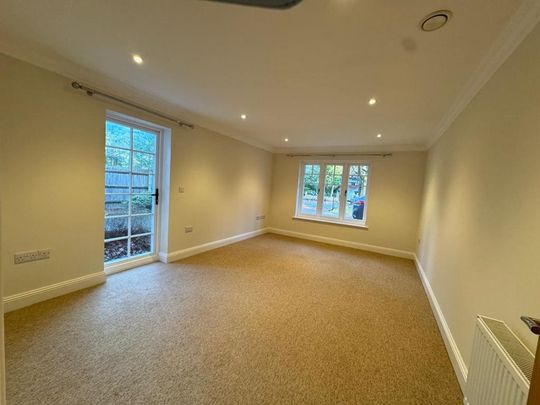 2 bedroom ground floor flat to rent - Photo 1