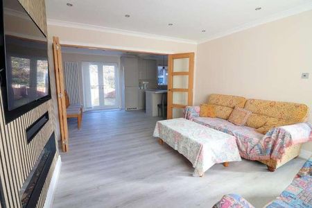 Eaton Valley Road, Luton, Bedfordshire, LU2 - Photo 5