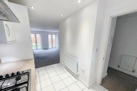 3 Bed, 2.5 Bath Townhouse in Castleford - Photo 4