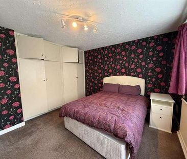 Claire Gardens, Stanmore, HA7 - Photo 4