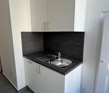 Wunderschöne 2-Zimmer-Altbauwohnung im Zweitbezug nach Modernisieru... - Photo 2