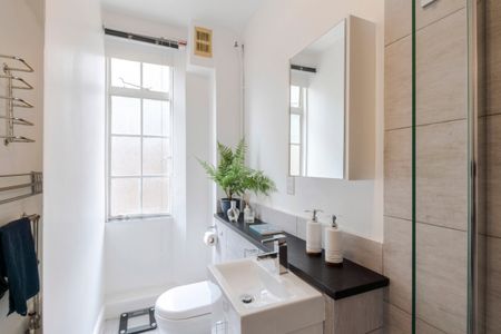 Endsleigh Court, Upper Woburn Place, Fitzrovia, London, WC1H - Photo 5