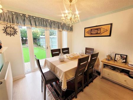 3 bedroom detached house to rent - Photo 3