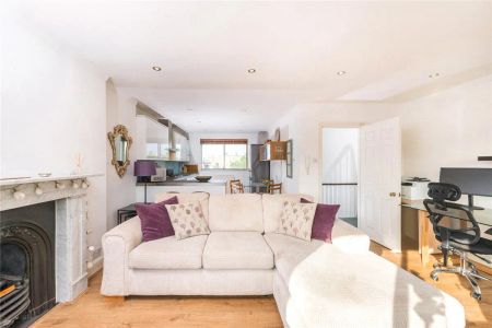 2 bedroom flat in Camden - Photo 4