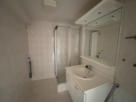 Instapklaar appartement met 2 slpks nabij centrum Hasselt - Photo 4