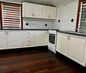 3/114 Perkins Street West, Railway Estate - Photo 3