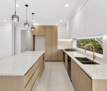 Sophisticated Single Level Living - Photo 3