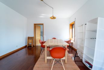 Apartamento T1 com terraço e lugar de garagem situado no Campo Alegre