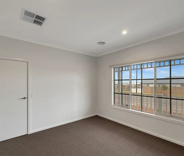 🏡 Brand New 4-Bedroom House in Eynesbury - Photo 6