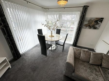 3 bedroom flat to rent - Photo 4