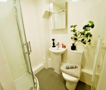 1 bedroom in a flat share to rent - Photo 6