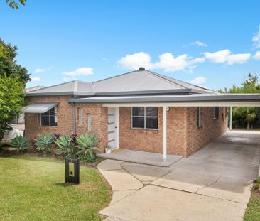 Renovated family home in flood free location - Photo 5