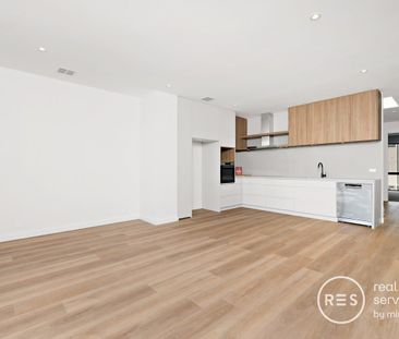 Stylish 2-Bedroom Living in The Fabric with park views - Photo 3