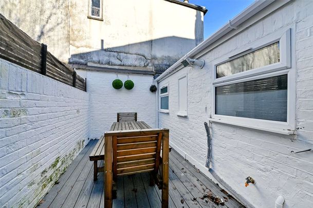 Charming period cottage close to the Long Walk in Windsor. - Photo 1