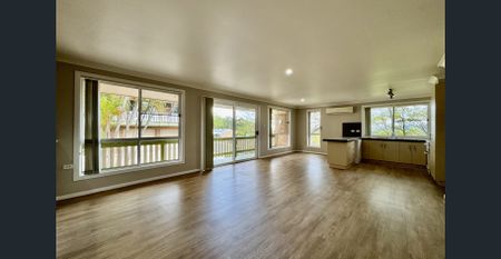 Spacious 3-Bedroom Home with Dual Car Garage! - Photo 3
