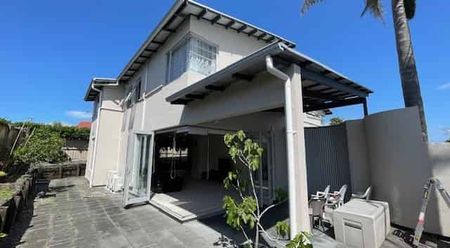 Immculately Presented Modern Townhouse - Photo 4