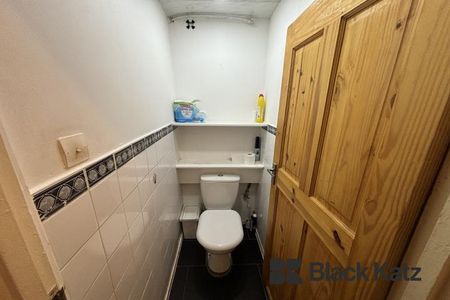 Superbly located boasting size, quality & location - Photo 4