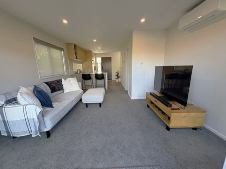 Modern, Sunny 2-Bedroom Townhouse - Photo 5