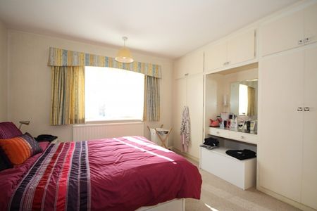 Belgrave Manor, Woking - Photo 2