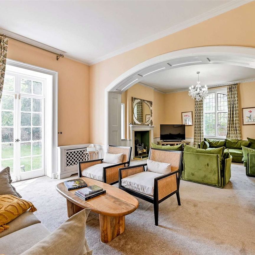 Georgian family home offering charming versatile accommodation within private gardens with a swimming pool - Photo 1