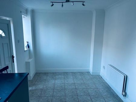 3 bedroom end of terrace house to rent - Photo 3