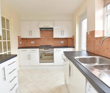 3 bedroom end of terrace house to rent - Photo 6