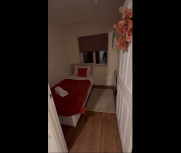 3 Bed Detached House, Beastow Road, M12 - Photo 4