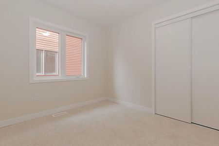 For Lease - 10 SUNFLOWER Crescent, Thorold, Ontario - Photo 2