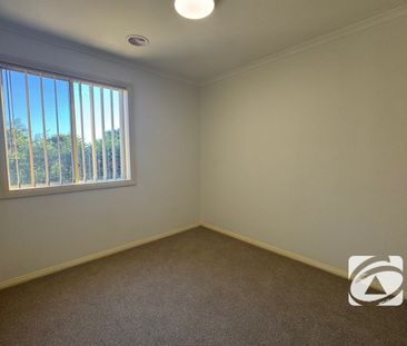 PERFECTLY LOCATED TOWNHOUSE WITH 2 FAMILY AREAS - Photo 2