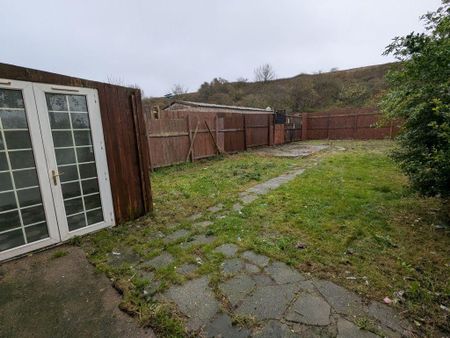 2 bedroom semi-detached house to rent - Photo 5