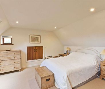 A beautiful detached barn in the popular village of Shackleford. - Photo 3