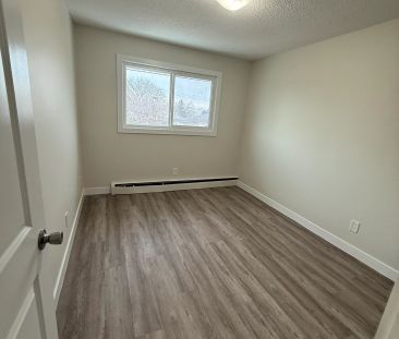 - 2 Bedroom at Fernwood Apartments - Photo 5