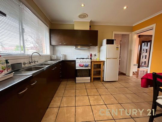 Spacious & Furnished 2-Bedroom Unit in Prime Location - Photo 1