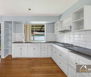 Freshly painted throughout - Spacious Light filled family home - Photo 2