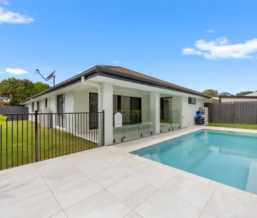 Your Very Own Poolside Paradise in Sippy Downs! - Photo 2