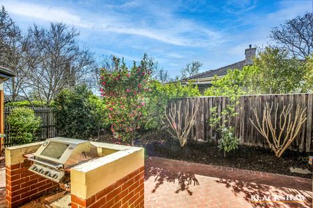 Freshly Painted Low-Maintenance Three-Bedroom Townhouse in Braddon - Photo 5