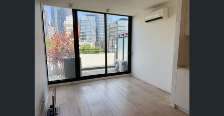 404/162 Rosslyn Street, West Melbourne, VIC 3003 - Photo 2