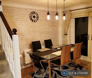 4 bedroom detached house to rent - Photo 2