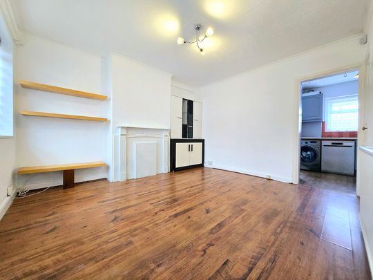 Berkeley Avenue, Greenford - Photo 1