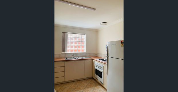 FULLY FURNISHED SECURE UNIT IN THE CBD! - Photo 1