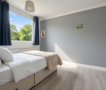 4 bedroom Semi-detached house to rent - Photo 4